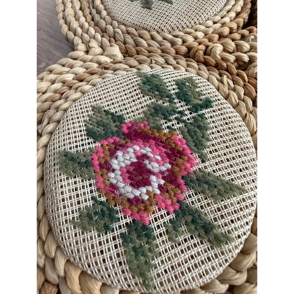 VTG 1970s Cottagecore Raffia Straw Needlepoint Rose Floral Table Trivet mat
